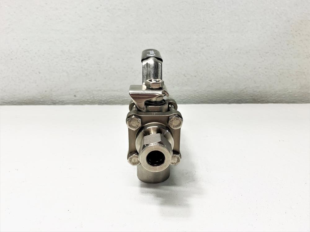 Swagelok 3-Way CF3M Ball Valve Model # SS-63XTS8-F8 w/ Handle